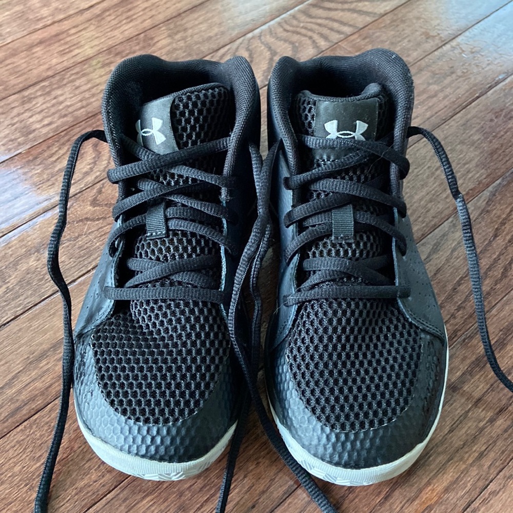 Boys Under Armor Tennis Shoes
